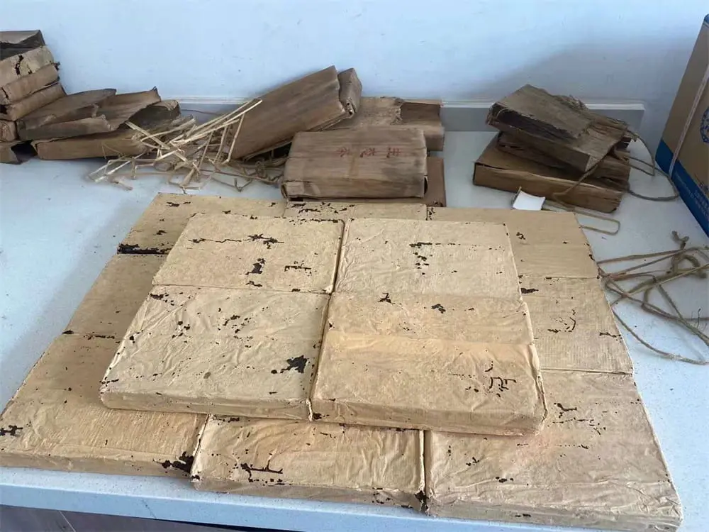宝鸡回收中茶普洱茶2004年生茶熟茶